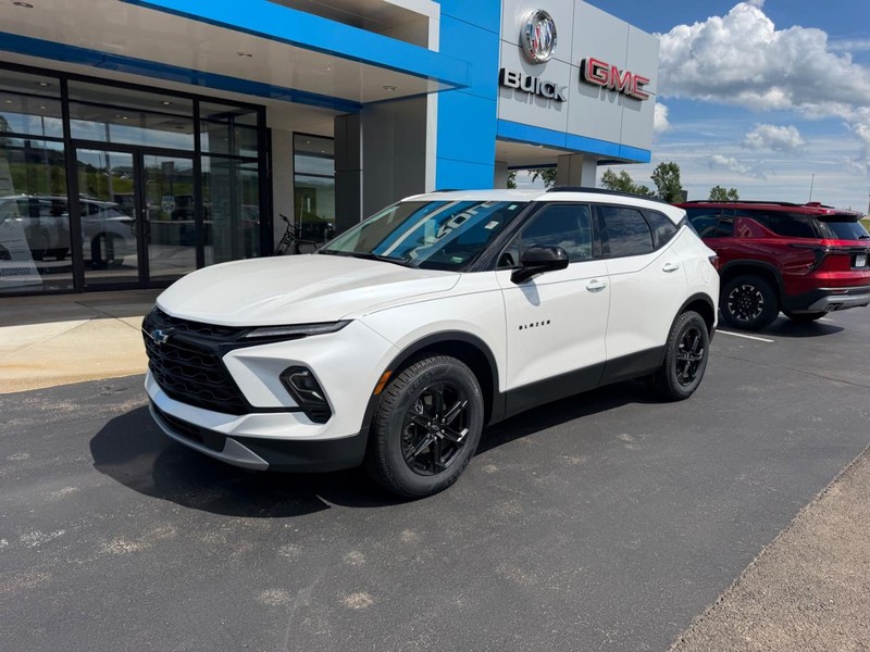 Chevrolet Blazer Vehicle Full-screen Gallery Image 02