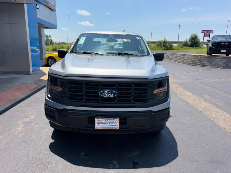 Ford F-150 Vehicle Full-screen Gallery Image 03
