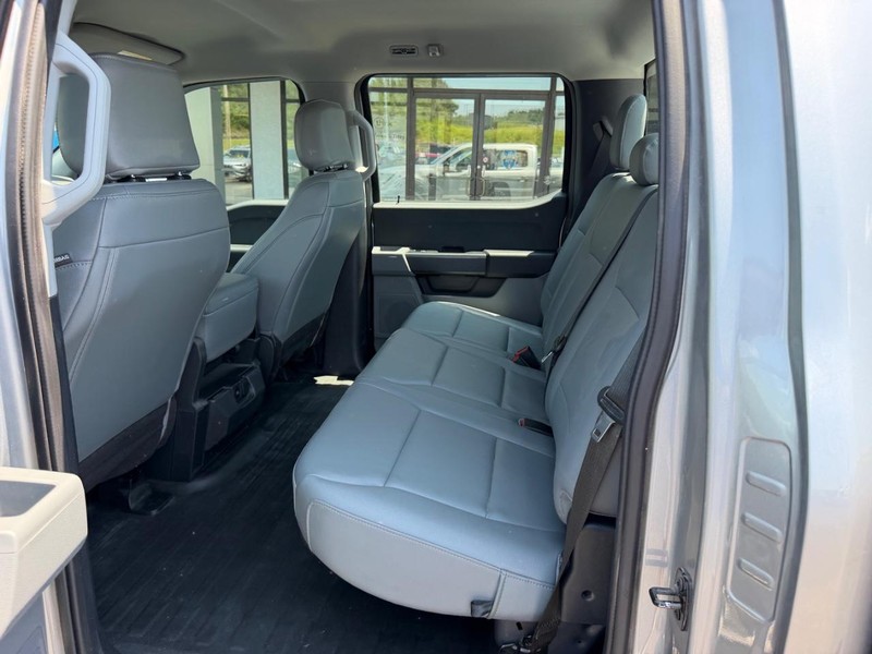 Ford F-150 Vehicle Full-screen Gallery Image 09