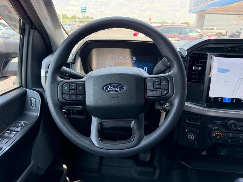 Ford F-150 Vehicle Full-screen Gallery Image 11