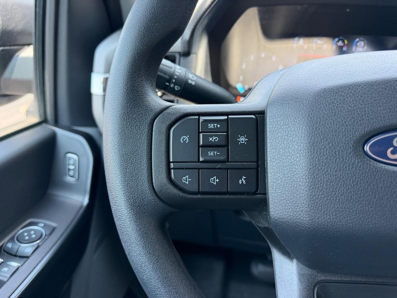 Ford F-150 Vehicle Full-screen Gallery Image 12