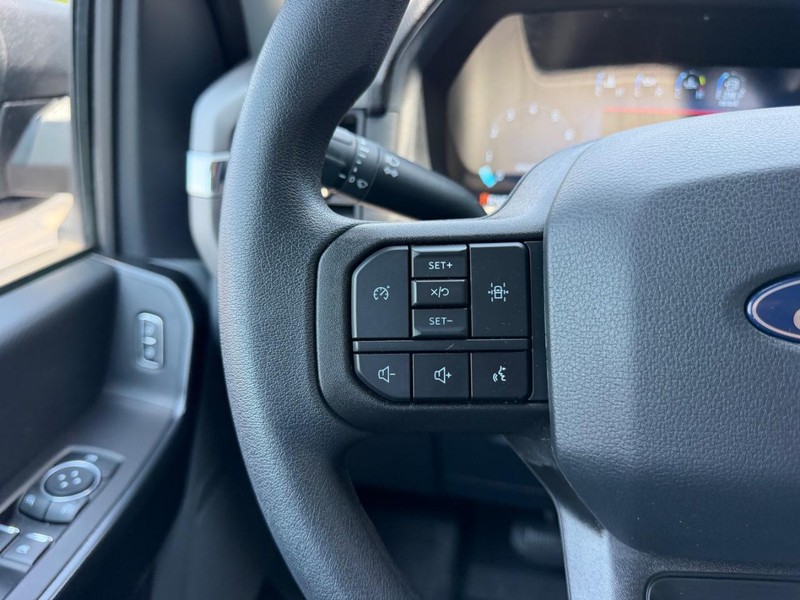 Ford F-150 Vehicle Full-screen Gallery Image 13