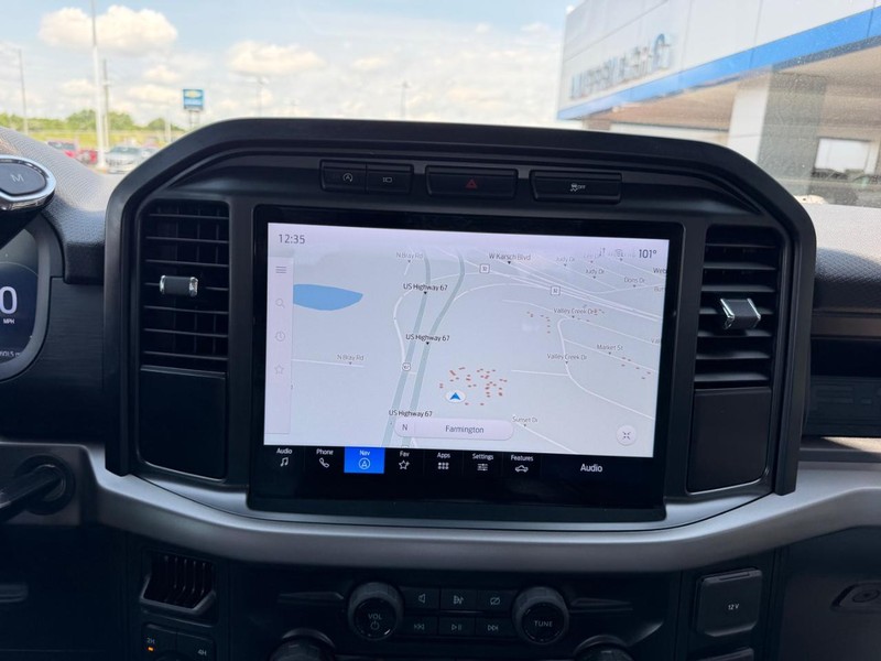 Ford F-150 Vehicle Full-screen Gallery Image 15