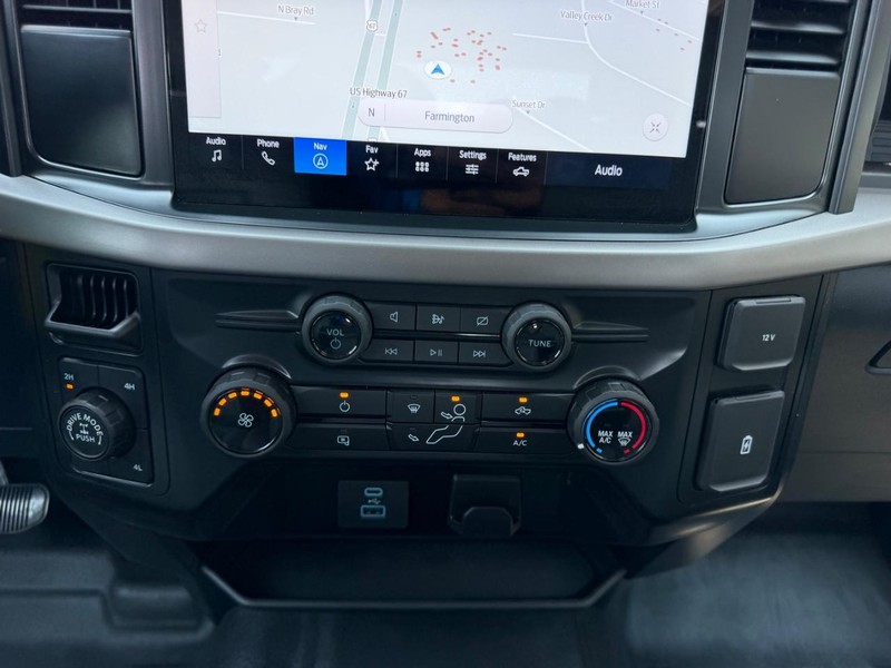 Ford F-150 Vehicle Full-screen Gallery Image 16