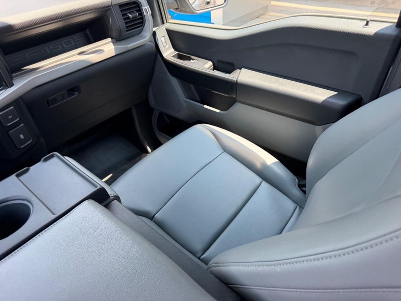 Ford F-150 Vehicle Full-screen Gallery Image 17