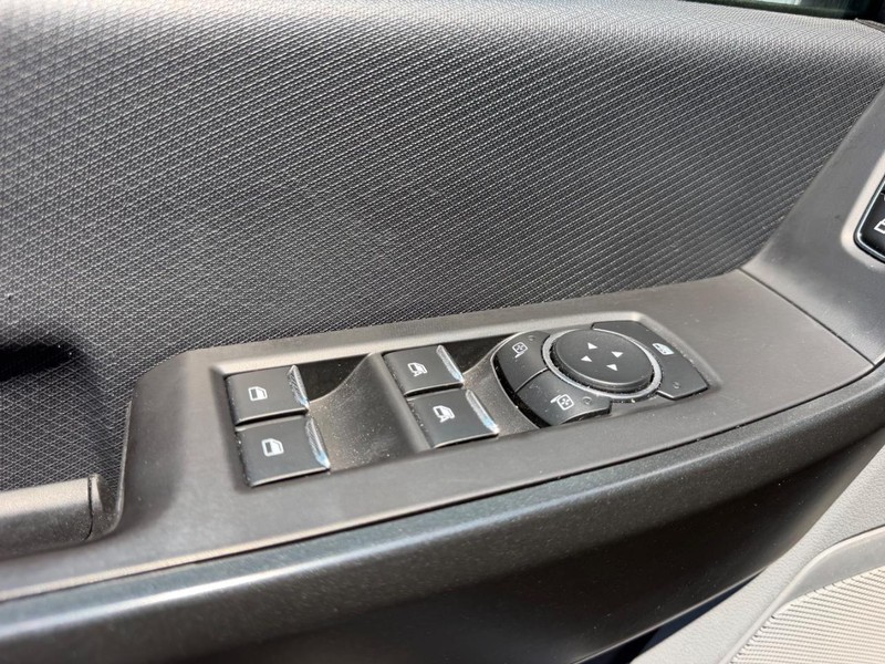Ford F-150 Vehicle Full-screen Gallery Image 18