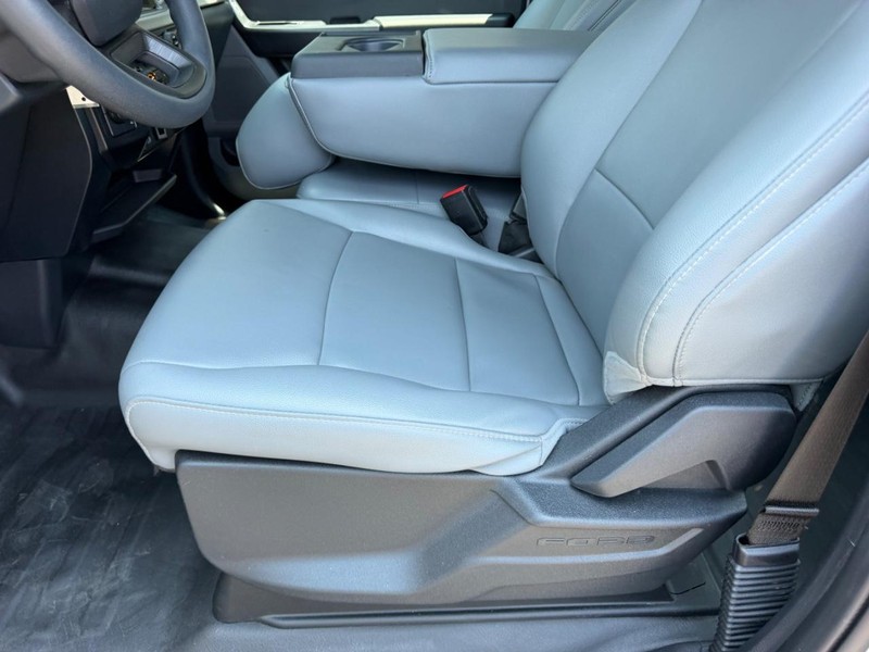 Ford F-150 Vehicle Full-screen Gallery Image 19