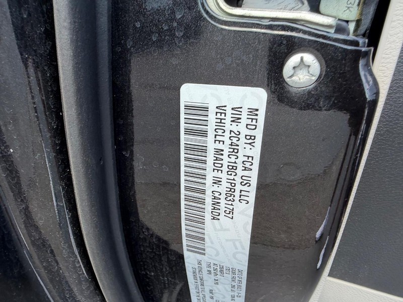 Chrysler Pacifica Vehicle Full-screen Gallery Image 26