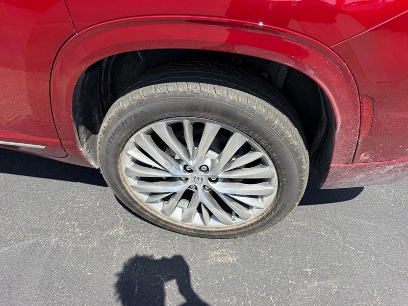 Buick Enclave Vehicle Full-screen Gallery Image 09