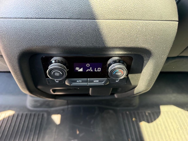 Buick Enclave Vehicle Full-screen Gallery Image 13