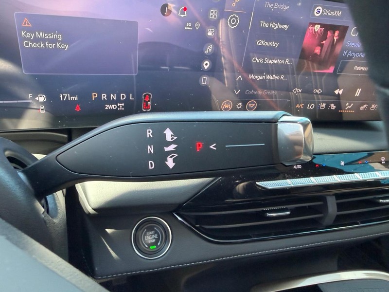 Buick Enclave Vehicle Full-screen Gallery Image 18