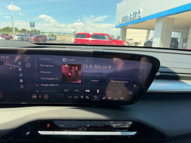 Buick Enclave Vehicle Full-screen Gallery Image 19