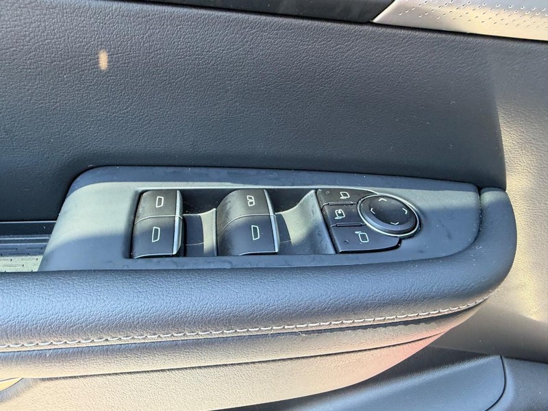 Buick Enclave Vehicle Full-screen Gallery Image 22