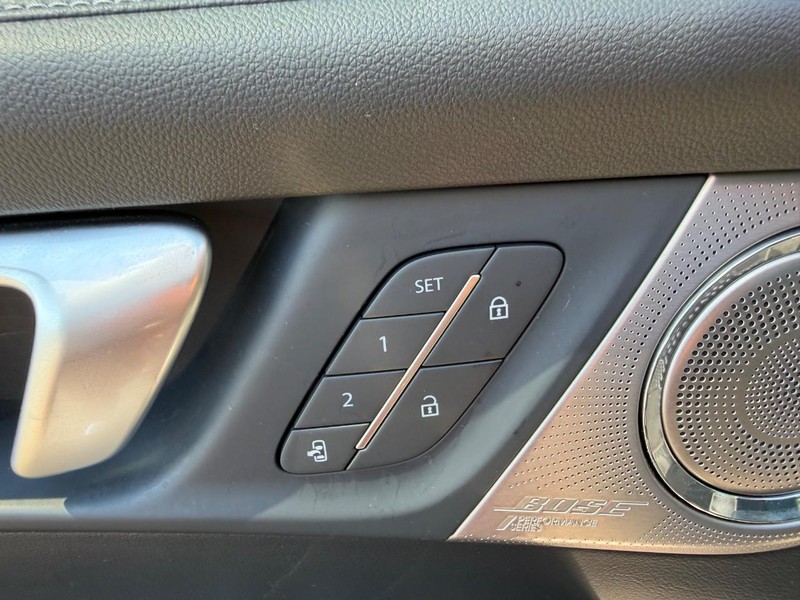 Buick Enclave Vehicle Full-screen Gallery Image 23