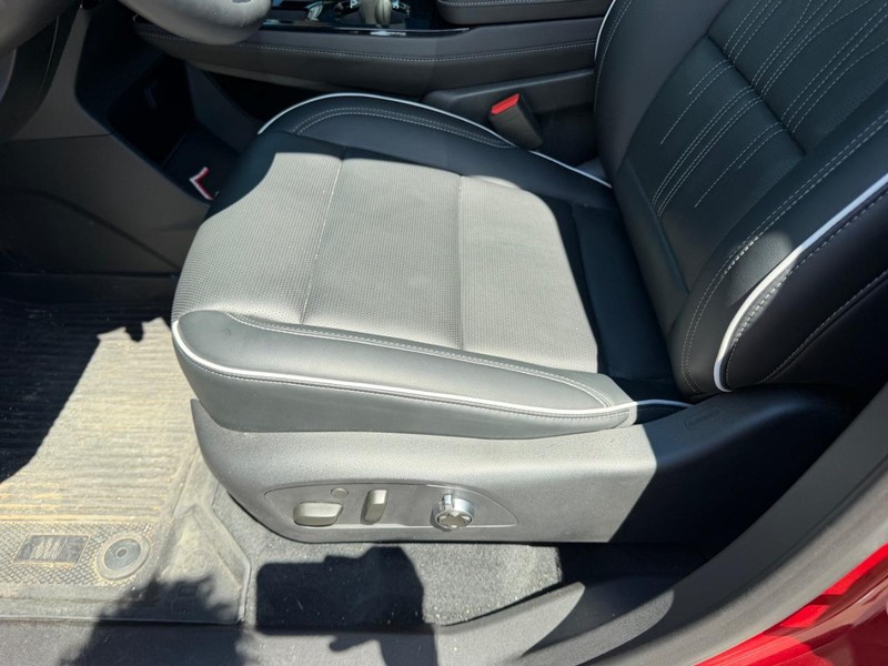 Buick Enclave Vehicle Full-screen Gallery Image 24
