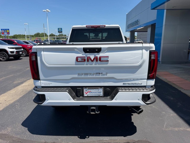 GMC Sierra 2500HD Vehicle Full-screen Gallery Image 06