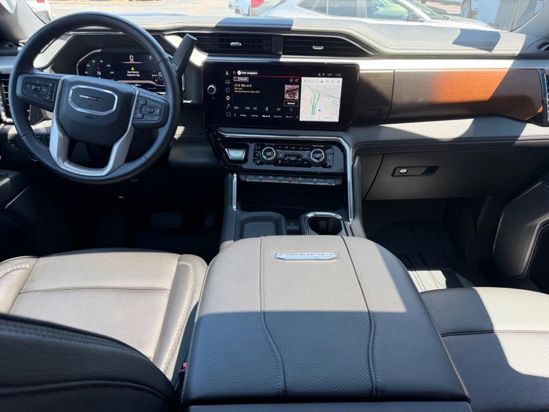 GMC Sierra 2500HD Vehicle Full-screen Gallery Image 11