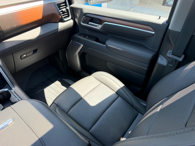 GMC Sierra 2500HD Vehicle Full-screen Gallery Image 17