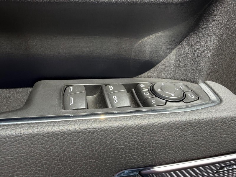GMC Sierra 2500HD Vehicle Full-screen Gallery Image 18