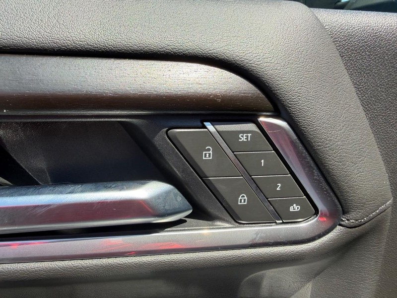 GMC Sierra 2500HD Vehicle Full-screen Gallery Image 19