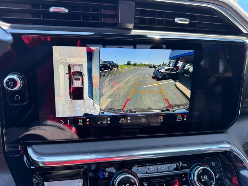 GMC Sierra 2500HD Vehicle Full-screen Gallery Image 22