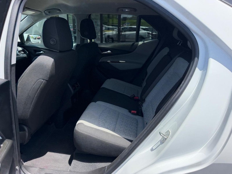 Chevrolet Equinox Vehicle Full-screen Gallery Image 09
