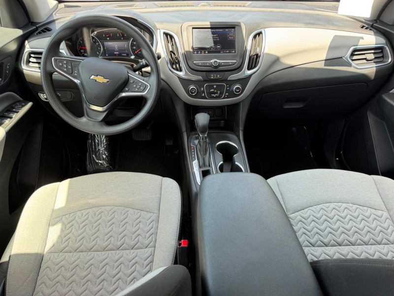 Chevrolet Equinox Vehicle Full-screen Gallery Image 10