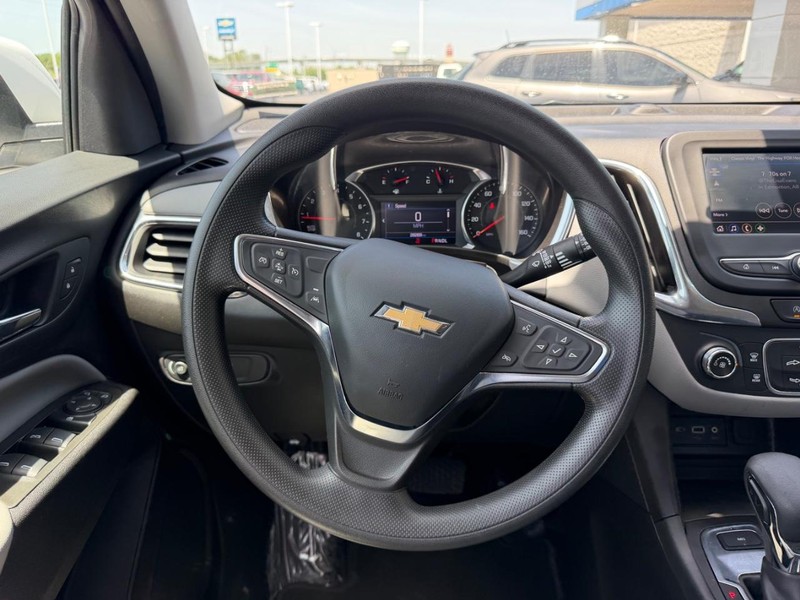 Chevrolet Equinox Vehicle Full-screen Gallery Image 11
