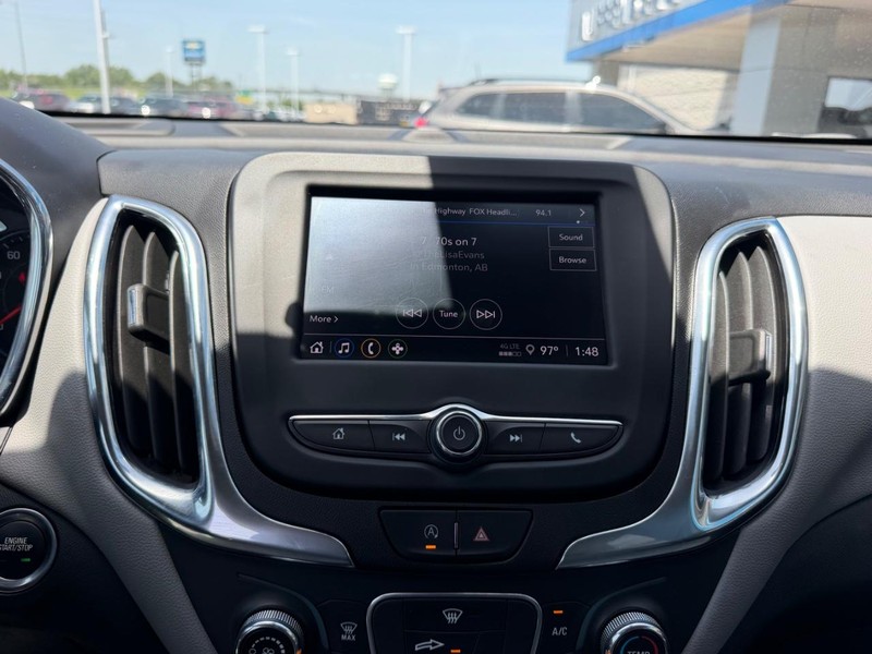 Chevrolet Equinox Vehicle Full-screen Gallery Image 14