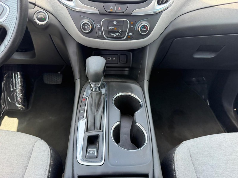 Chevrolet Equinox Vehicle Full-screen Gallery Image 16