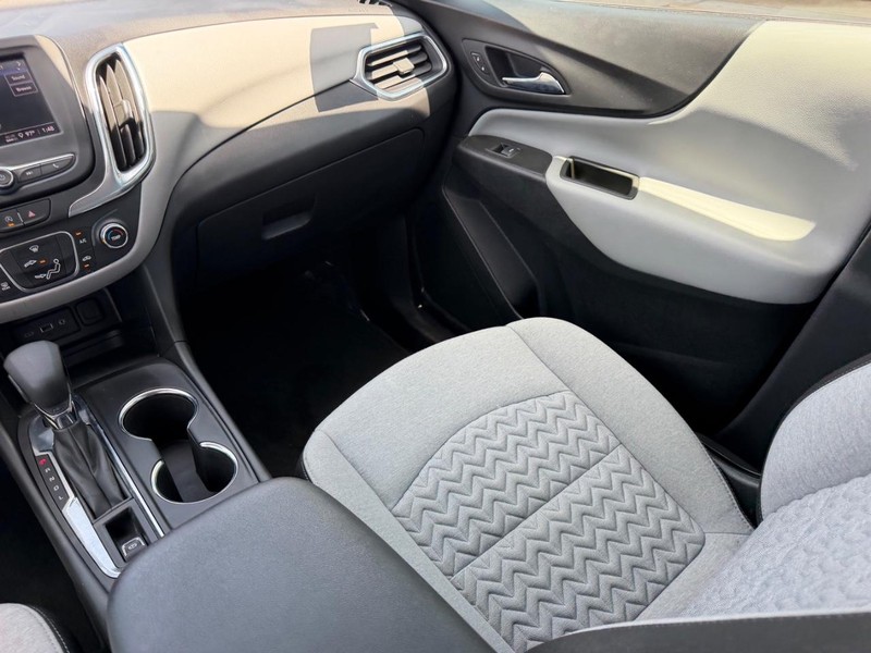 Chevrolet Equinox Vehicle Full-screen Gallery Image 17