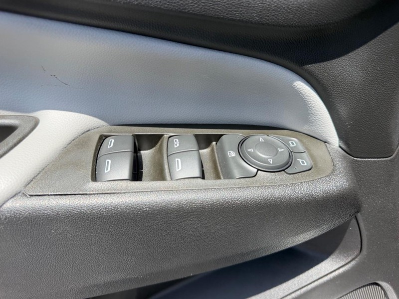 Chevrolet Equinox Vehicle Full-screen Gallery Image 18