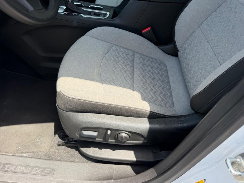 Chevrolet Equinox Vehicle Full-screen Gallery Image 19