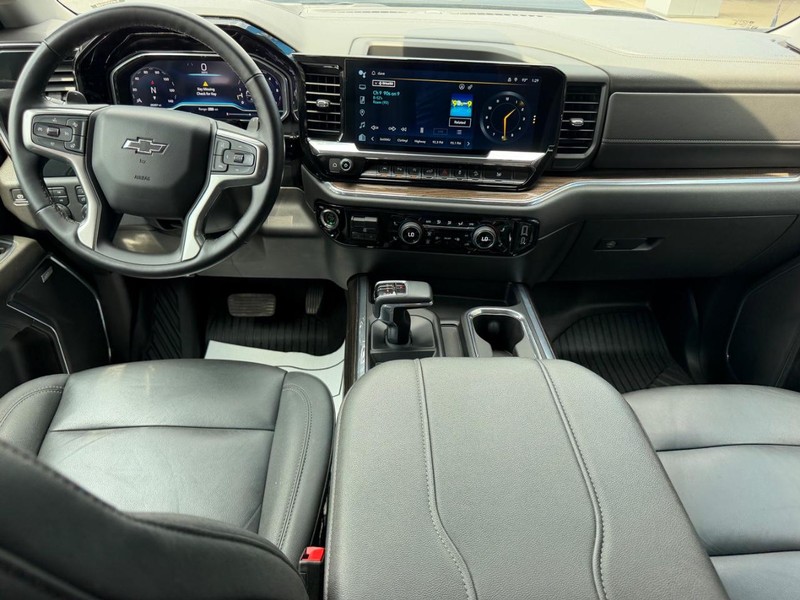Chevrolet Silverado 1500 Vehicle Full-screen Gallery Image 10