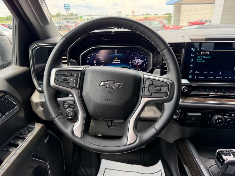 Chevrolet Silverado 1500 Vehicle Full-screen Gallery Image 11