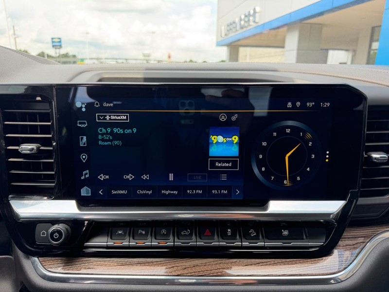 Chevrolet Silverado 1500 Vehicle Full-screen Gallery Image 14