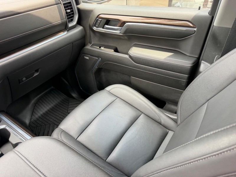 Chevrolet Silverado 1500 Vehicle Full-screen Gallery Image 17