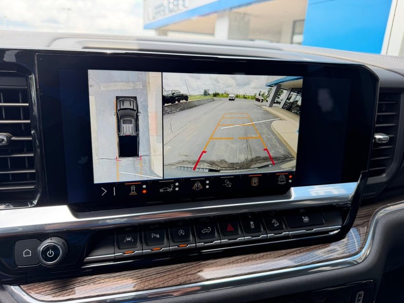 Chevrolet Silverado 1500 Vehicle Full-screen Gallery Image 21