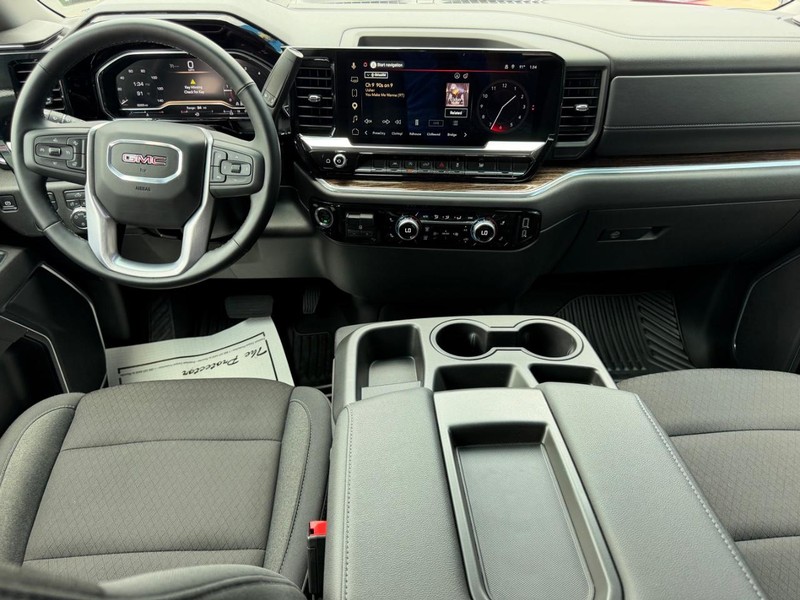 GMC Sierra 1500 Vehicle Full-screen Gallery Image 10
