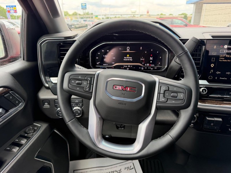 GMC Sierra 1500 Vehicle Full-screen Gallery Image 11