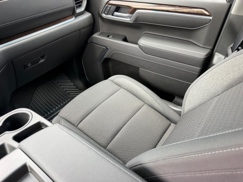 GMC Sierra 1500 Vehicle Full-screen Gallery Image 16