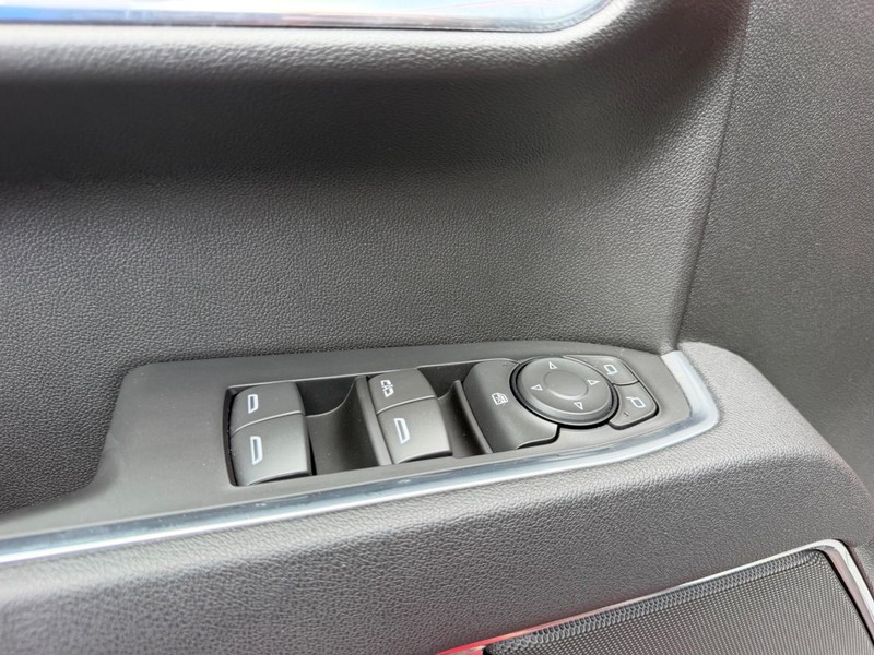 GMC Sierra 1500 Vehicle Full-screen Gallery Image 17