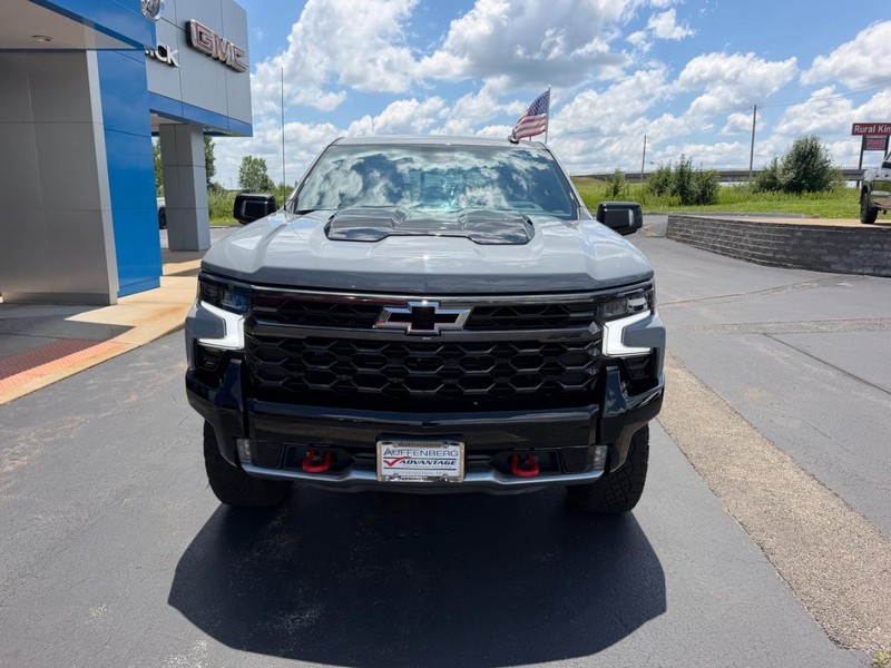 Chevrolet Silverado 1500 Vehicle Full-screen Gallery Image 03