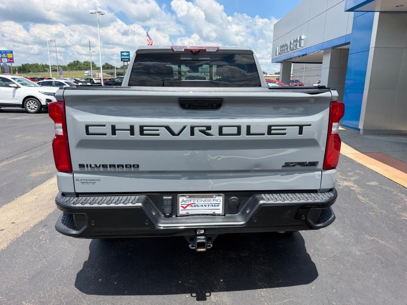 Chevrolet Silverado 1500 Vehicle Full-screen Gallery Image 06