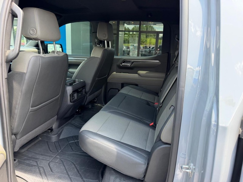 Chevrolet Silverado 1500 Vehicle Full-screen Gallery Image 09