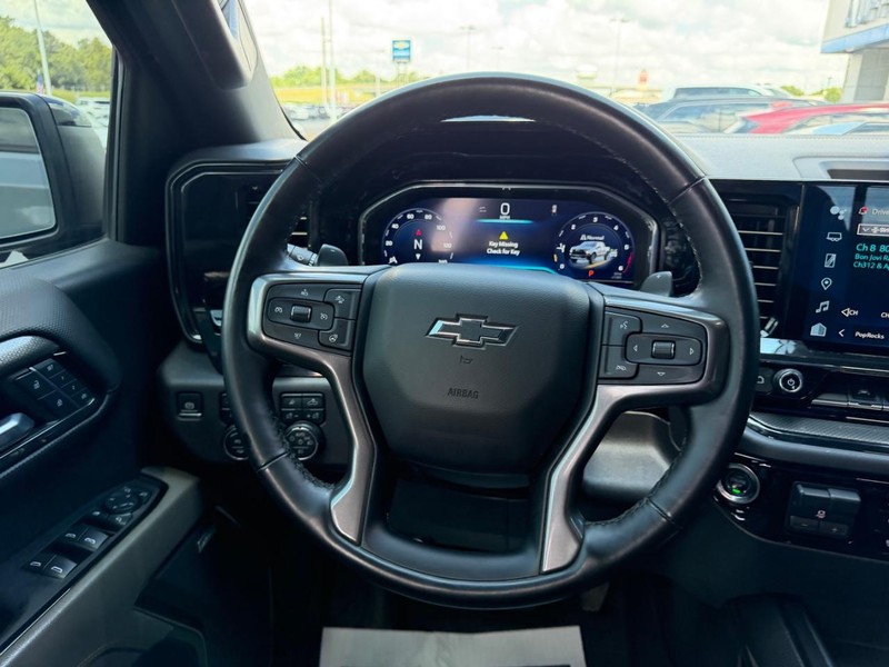 Chevrolet Silverado 1500 Vehicle Full-screen Gallery Image 11