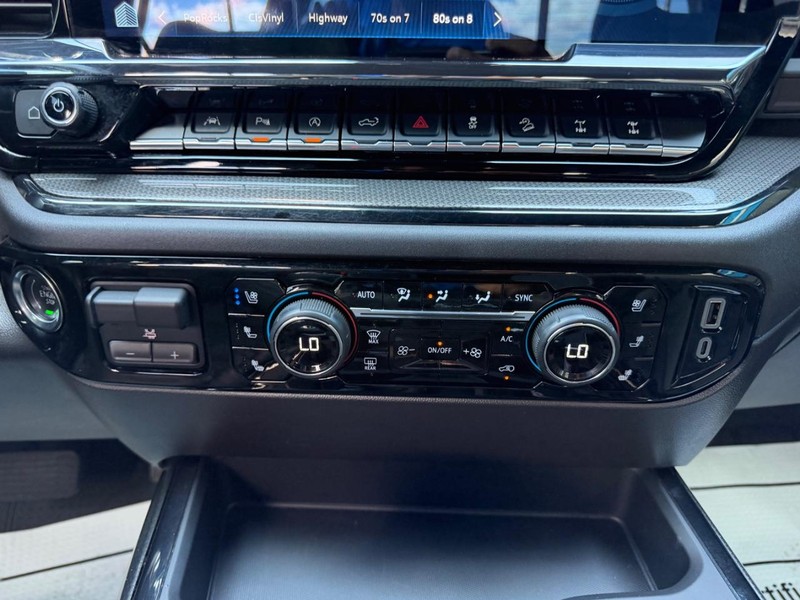 Chevrolet Silverado 1500 Vehicle Full-screen Gallery Image 15
