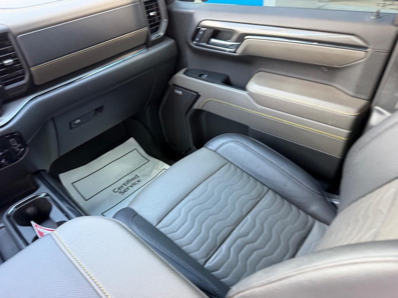 Chevrolet Silverado 1500 Vehicle Full-screen Gallery Image 17