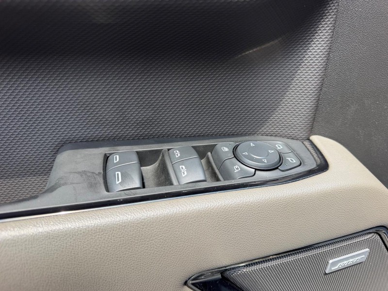 Chevrolet Silverado 1500 Vehicle Full-screen Gallery Image 18