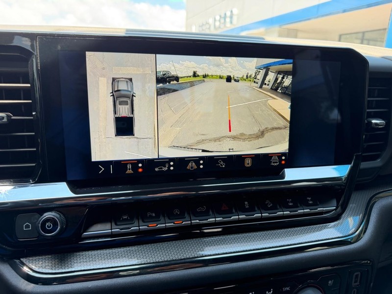 Chevrolet Silverado 1500 Vehicle Full-screen Gallery Image 22